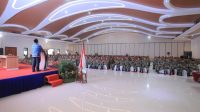 ANGKET24.ID, KOTA TANGERANG - Wali Kota Tangerang, H. Arief R Wismansyah, didaulat menjadi narasumber (narsum) dalam kegiatan Apel Bintara Pembina Desa (Babinsa) jajaran Komando Resort Militer (Korem) 052/Wijayakrama Tahun 2023 yang digelar di Tangerang Convention Center, Jum'at (17/03).