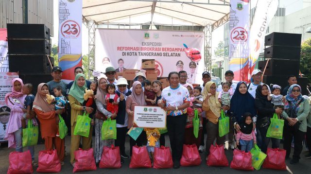 Penanganan Kemiskinan Ekstrem, Pemprov Banten Salurkan Bansos di Kota Tangsel.