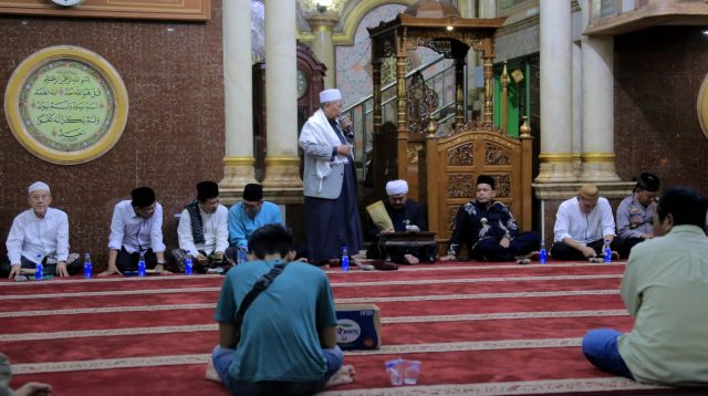Pj Wali Kota Tangerang Hadiri Malam Nisfu Sya’ban di Masjid Agung Ittihad.