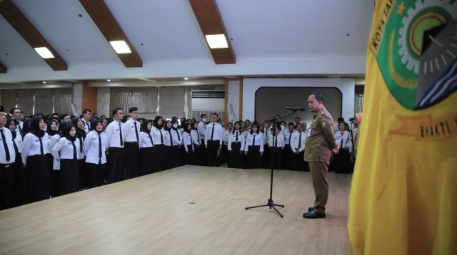 Pj Wali Kota Tangerang Serahkan 1.368 SK PPPK dan 306 SK Kenaikan.