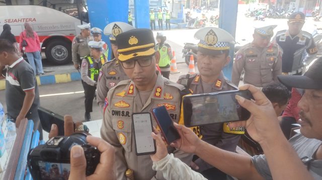 Operasi Ketupat Semeru 2024 Polres Situbondo Gelar Tes Urine Sopir Angkutan Umum Secara Berkala.