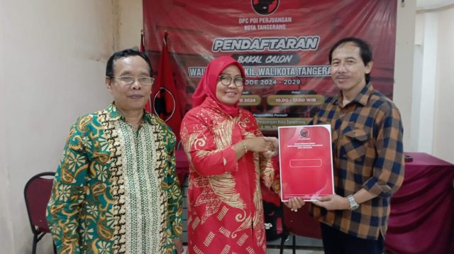 Dr.Ir.Moch Rakhmansyah Mengembalikan Formulir Calon Walikota Tangerang Ke DPC-PDI-P.