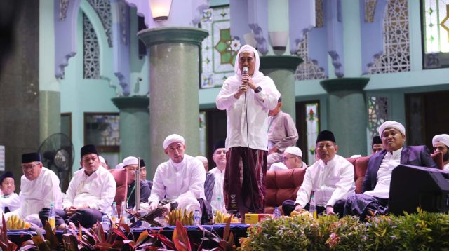 Puluhan Ribu Umat Islam Padati Kawasan Masjid Raya Al - Azhom Kota Tangerang.
