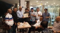 Kopi Leuit Baduy Hadiah Kemenangan Cak Munir dari PWI Banten.