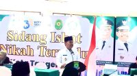 Isbat Nikah HUT ke-33 Kota Tangerang: Walikota Berikan Dokumen Pernikahan.