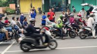 SMSI Tangsel Bagikan Takjil Kepada Pengguna Jalan