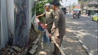 Tertibkan Spanduk Liar, Trantib Kecamatan Neglasari Sisir Jalur Menuju Bandara Soekarno-Hatta
