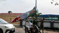 Kecamatan Jatiuwung Tertibkan PKL dan Spanduk Liar Secara Persuasif